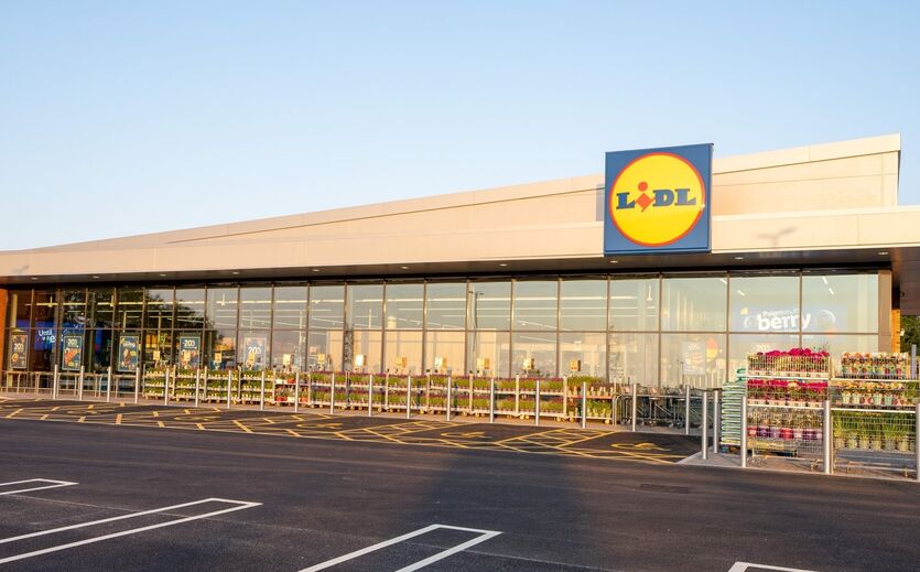 Außenansicht einer Lidl-Filiale in Großbritannien.