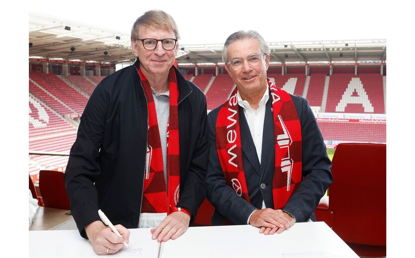 Vorzeitige Vertragsunterzeichnung: Andreas Söffing und Michael Kümpfel. 