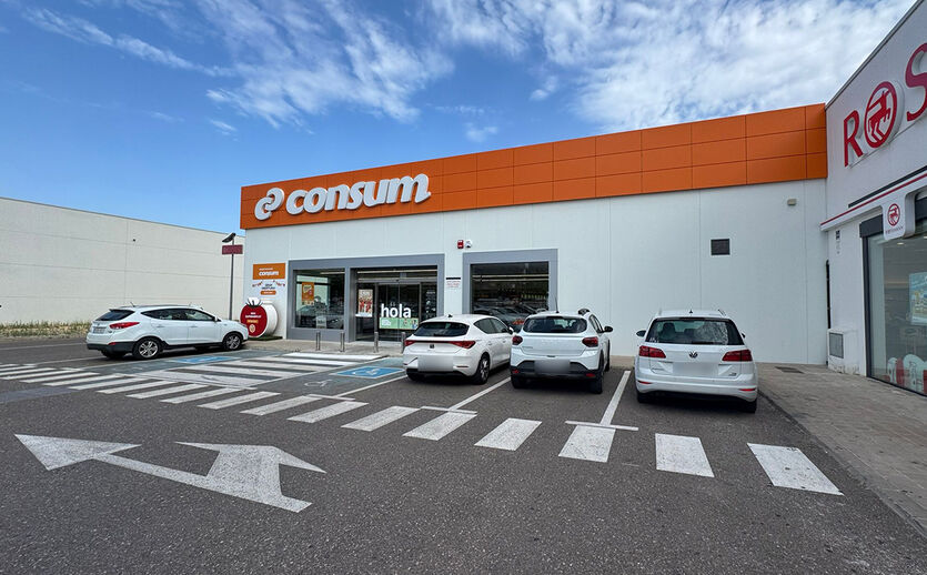 Handelskette Consum erreicht 1.000-Filialen-Marke: Eine Consum Filiale von Außen. 