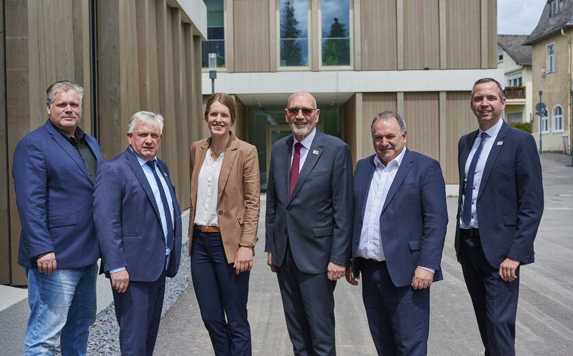 Neues DWV-Präsidium: Jens Göhring, Heinz-Uwe Fetz, Luise Antonie Böhme, Klaus Schneider und Dietrich Rembold, v.l.n.r. Ganz rechts im Bild: Generalsekretär Christian Schwörer.