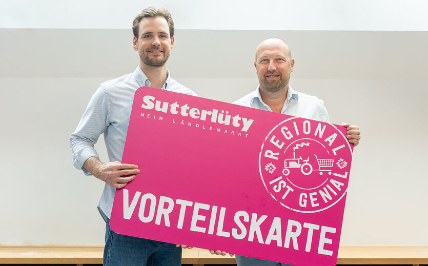 Sutterlüty schafft Vorteilskarte ab: Die Geschäftsführer Florian Sutterlüty (links) und Daniel Drechsel (rechts) verabschieden die Vorteilskarte