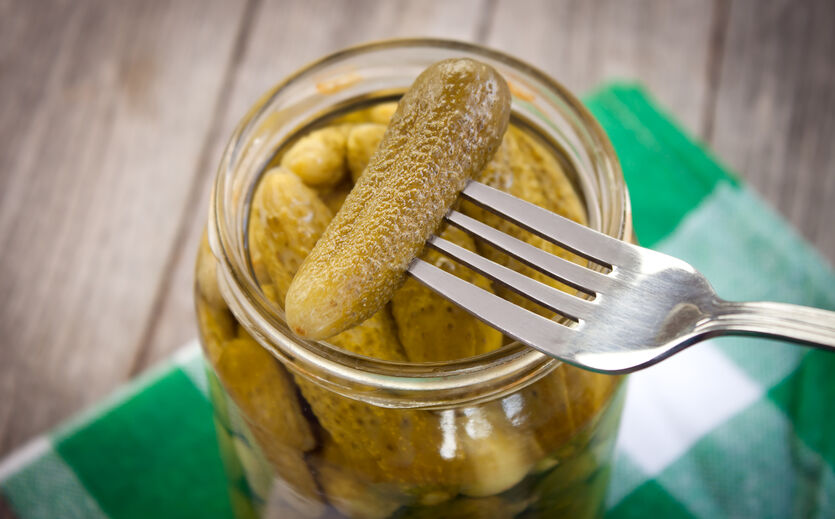 Grillo's Pickles investiert 54 Millionen Dollar in Indiana: Eine aufgeschnittene Gurke.