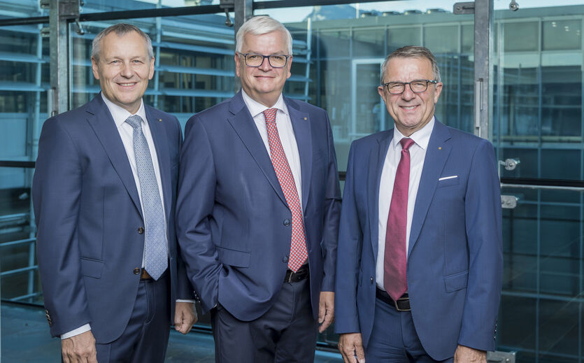 v.l.n.r.: Paul Bacher, neuer Geschäftsführer Spar Oberösterreich, Marcus Wild, Spar-Vorstand und Jakob Leitner, ehemaliger Geschäftsführer Spar Oberösterreich.