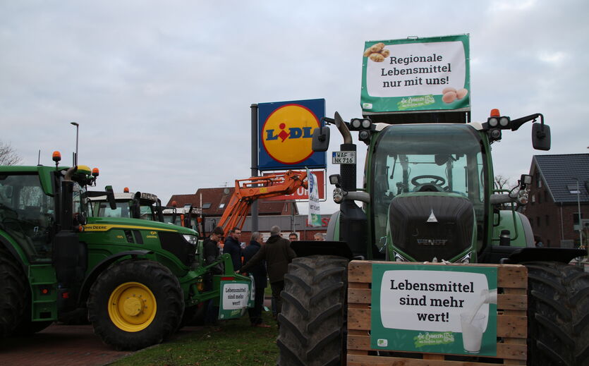Landwirte protestieren vor Lidl-Filiale
