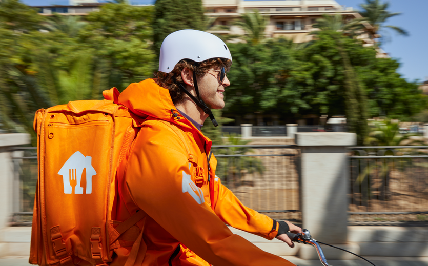 Ein Fahrer von Just Eat Takeaway unterwegs. 