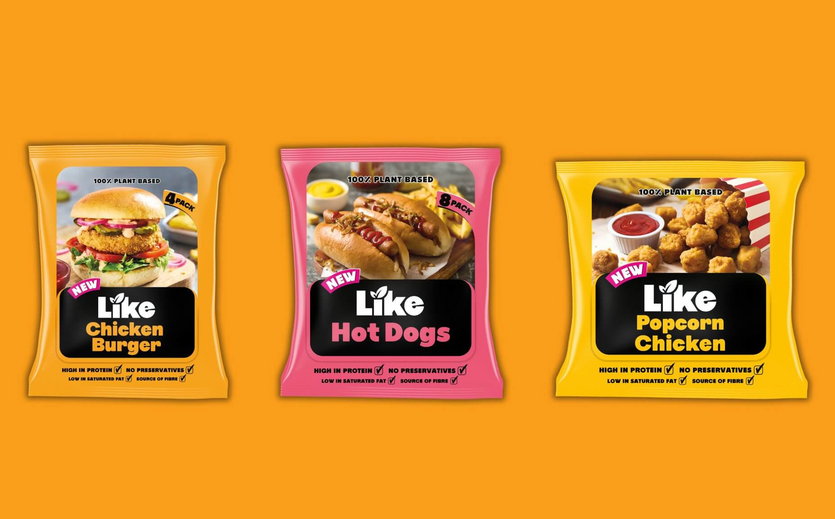 Verpackungen der pflanzlichen Produkte Like Chicken Burger, Like Hot Dogs und Like Popcorn Chicken.