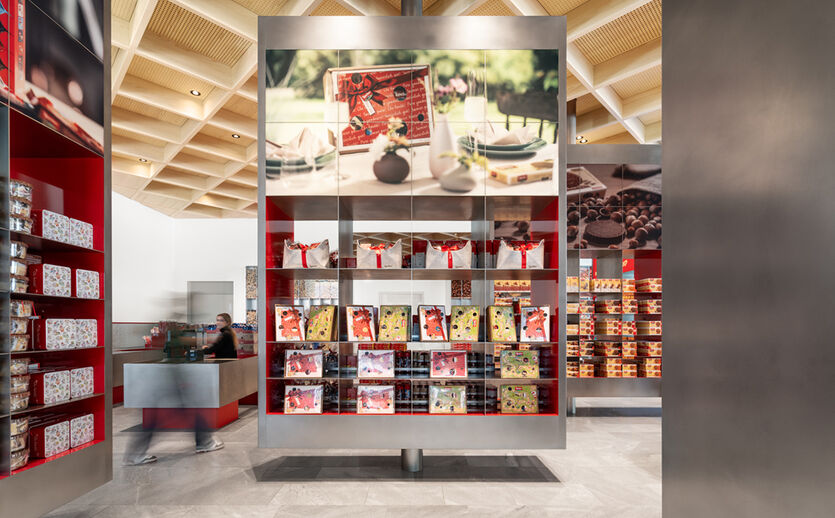 nnenansicht des umgebauten Loacker-Flagship-Stores in Heinfels.