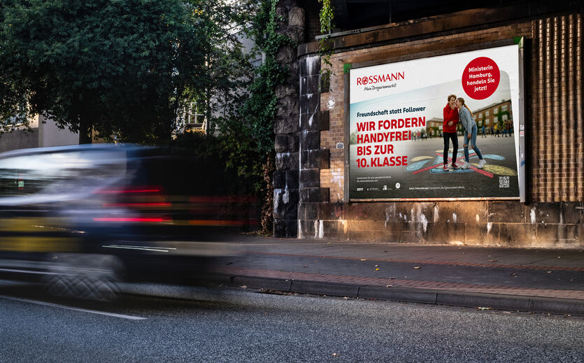 Rossmann schaltet sich in Debatte um Handyverbot ein