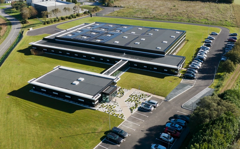 Sacmi übernimmt Mehrheit an französischem Verpackungsspezialisten: Das Werk von Groupe Emballage Technologies aus der Vogelperspektive.