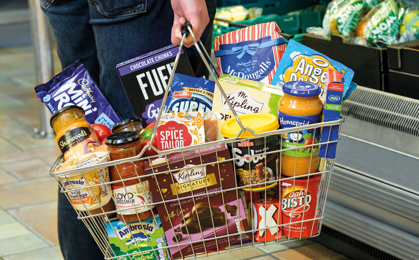 Premier Foods steigert Markenumsatz um 1,9 Prozent: Ein Warenkorb gefüllt mit Produkten von Premier Foods.