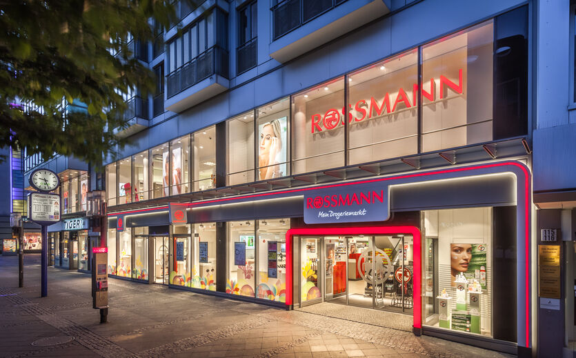 Rossmann schafft Lebensräume für Insekten