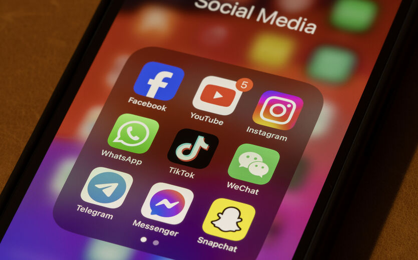 Facebook führt bei Unternehmens-Präsenz in sozialen Medien