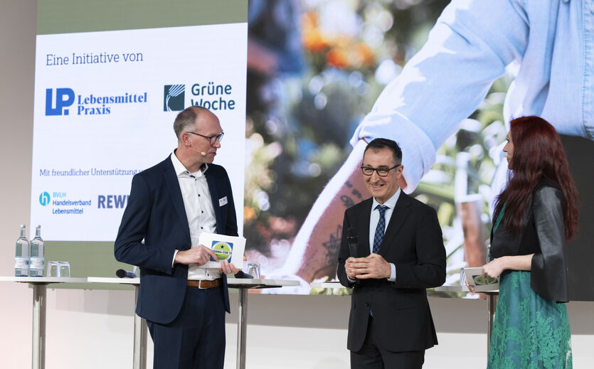 Bundeslandwirtschaftsminister Cem Özdemir eröffnete den Abend. Er sprach darüber, welches Potenzial regionale Lieferketten haben und wie die Politik diese stärken will. 