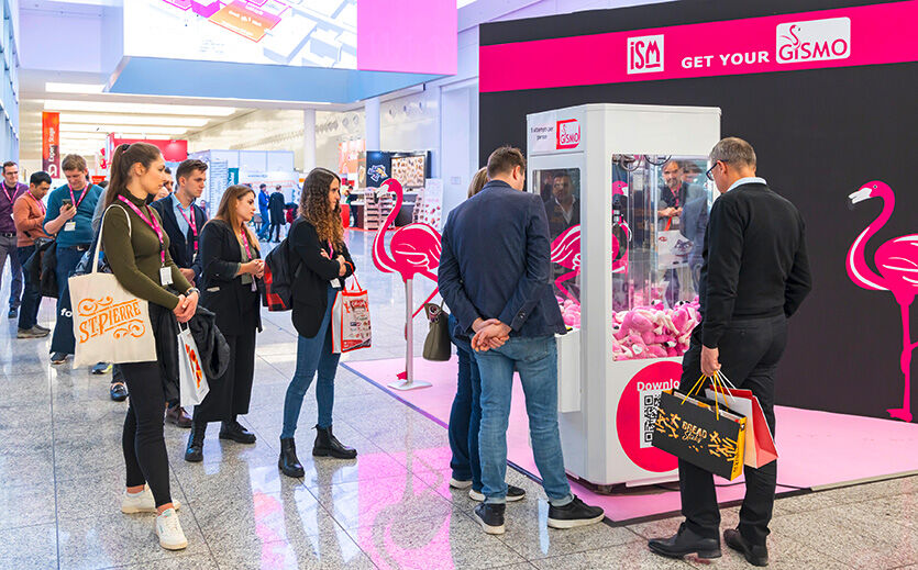 Hier gab es die längsten Schlangen 2025 in den Messehallen: am Greifautomaten „Get Your Gismo“ auf dem Boulevard.