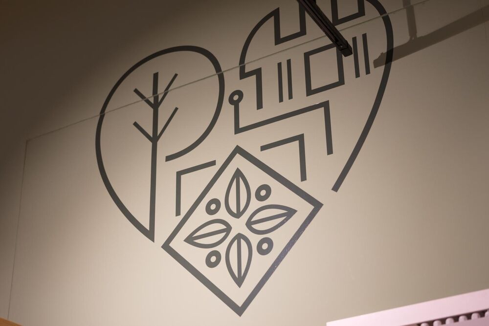 Teutoburger Wald, Sparrenburg und Lippische Rose bilden die Elemente des Heimatliebe-Logos.