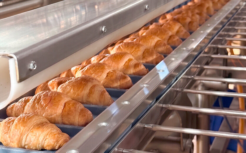 Artikelbild zu Artikel Mit 73 Schichten zum perfekten Gebäck – die Produktion gefüllter Croissants