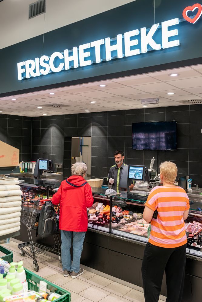 Die Frischetheke wurde im Zuge der Erneuerung vergrößert und bietet jetzt noch mehr Auswahl.