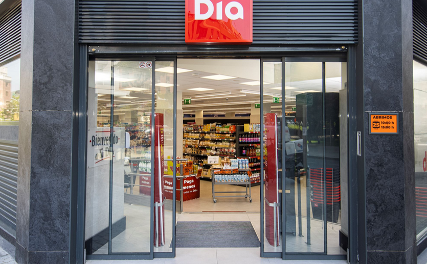 Außenansicht einer Supermarktfiliale von Dia.