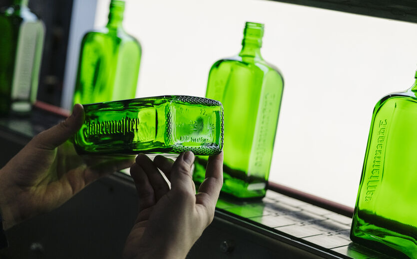Jägermeister produziert Flaschen mit 60 Prozent weniger CO₂