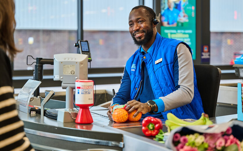 Aldi erhöht Löhne auf bis zu 15 Pfund pro Stunde