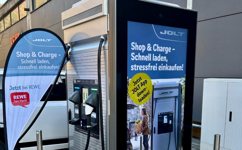 Artikelbild Rewe und Jolt Energy bauen Schnellladestationen auf Supermarktparkplätzen