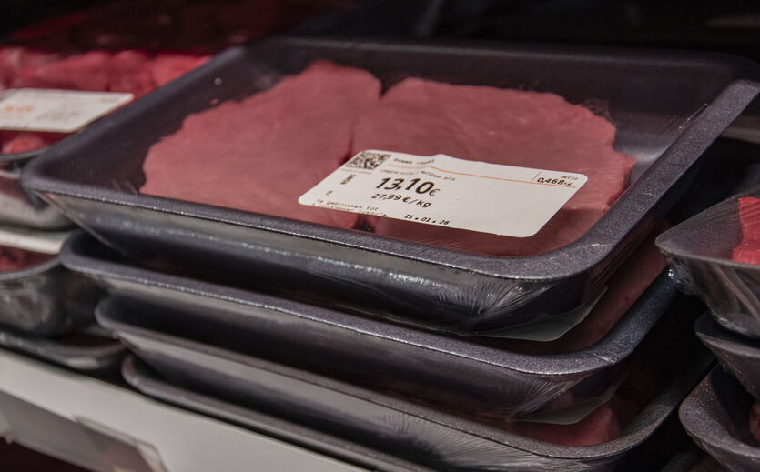 Colruyt verkauft Fleisch in recycelten Schalen