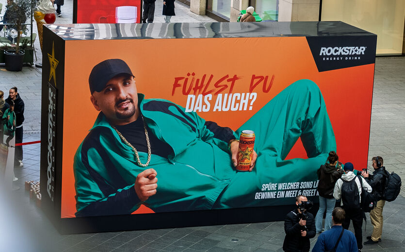 Artikelbild Rockstar Energy zeigt in Berlin das erste fühlbare Plakat Deutschlands