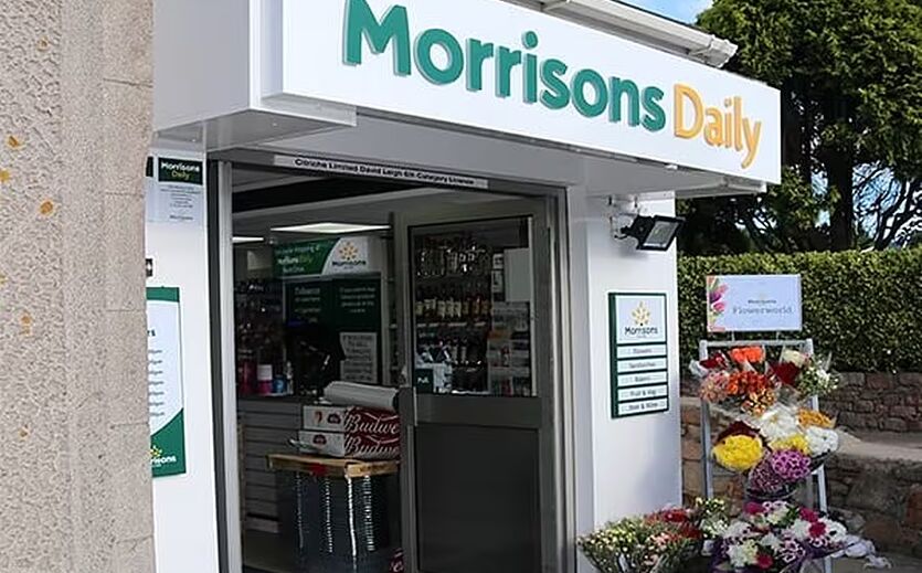 Morrisons schließt rund 100 Convenience-Filialen: Eine Morrisons Daily Filiale von außen.