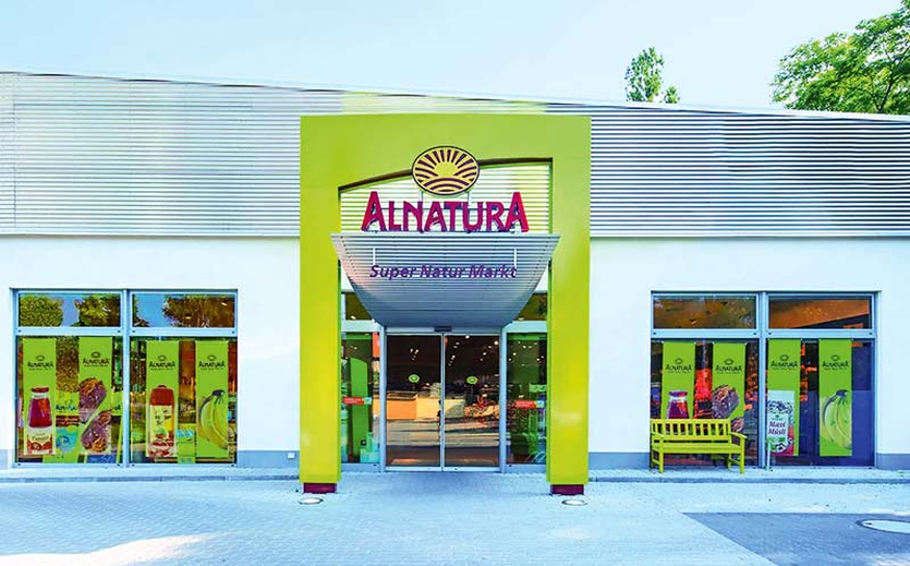 Alnatura-Kunden laden mit Ökostrom