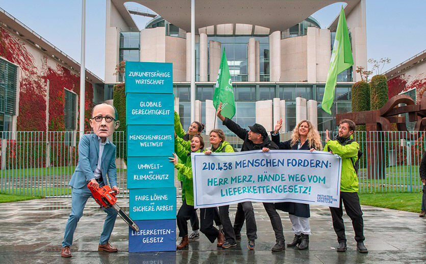 Protest vorm Kanzleramt: Gegner der LkSG-Novelle 