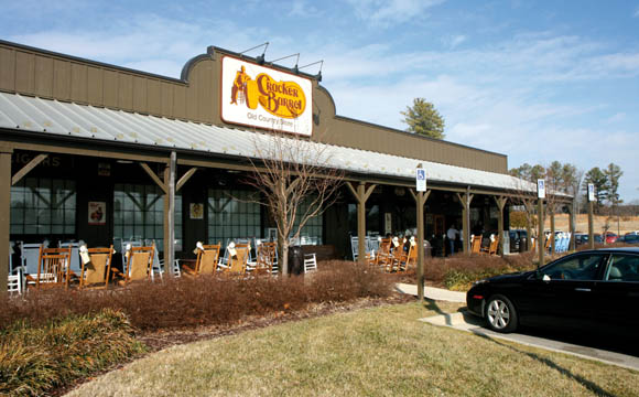 Typisch: Cracker-Barrel-Outlets liegen an Haupt- und Ausfahrtsstraßen oder an großen Kreuzungen.