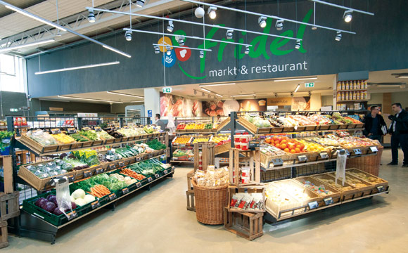 Fridel hat durch die großzügige Gestaltung und den Tageslichteinfall etwas von einer Markthalle.