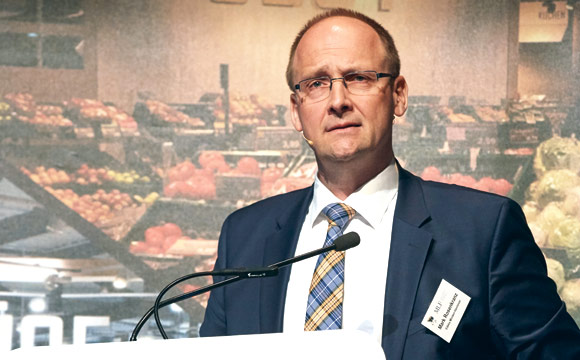 Mark Rosenkranz,Vorstandssprecher der Edeka Minden-Hannover, begrüßte die Teilnehmer.