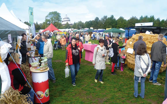 Das Landeserntedankfest der AMG hat sich zum Besuchermagnet entwickelt. (Quellen: Shutterstock)