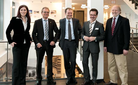 Andreas Heinz (ab 2.v.l.), Dr. Otto A. Strecker und Jürgen Clemens (r.), Presse und Öffentlichkeitsarbeit Ernährung.NRW, im Gespräch mit den LP-Redakteuren Bettina Röttig und Reiner Mihr.