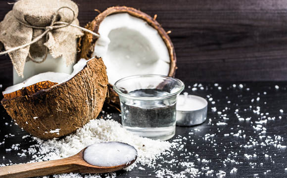 Produkte aus der Kokosnuss:<br />
Kokoswasser, Kokosmilch, Kokosöl, Kokosmehl, Kokosmus, Kokosflocken, Kokoschips