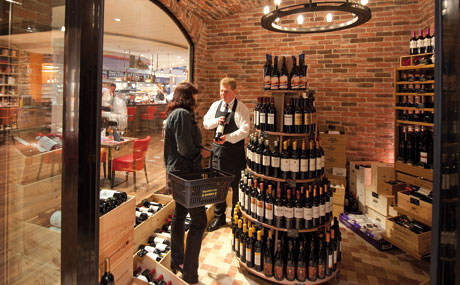 Im Weinkeller kostet die teuerste Flasche 1.690 Euro.