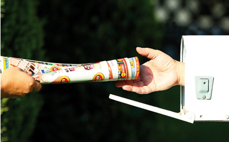 Die klassischen Handzettel machen Boden gut, sagen die Handelsexperten des EHI. (Bildquelle: fotolia)