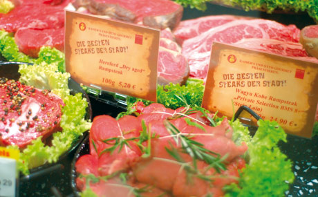 In den Kühlschränken hinter der Theke lagert das Otto-Gourmet-Fleisch ...
