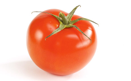 Frisch und saftig: Runde Tomaten bilden die Basis des Sortiments, meist werden sie lose angeboten. Gern als Brotbelag und für Salate genutzt.