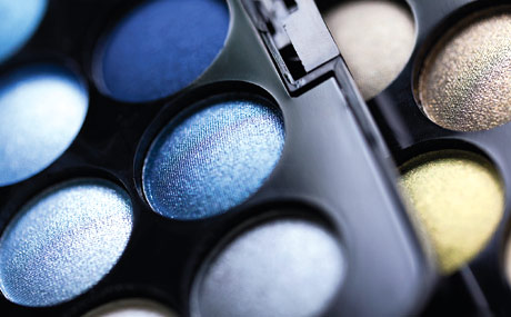 Die Kosmetik-Hersteller agieren vermehrt auf mehreren Absatzebenen.