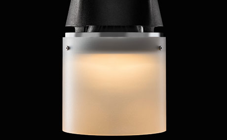 LED-Lampen überzeugen inzwischen sogar mit dem Design, wie die Pendelleuchte Pendiro EC 126 von Bäro. Die EC-Leuchtenserie wurde speziell für den Einsatz von LED-Lichtquellen entwickelt und ist durch ein exzellentes Thermomanagement äußerst effizient.