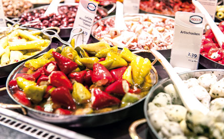 Die Feinkosttheke ist Indikator für Service, Frische und Premium-Qualität. (Bildquelle: Hoppen)