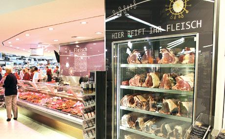 Der Reifeschrank von Edeka-Kaufmann Sven Komp steht als Blickfang neben der Bedientheke.