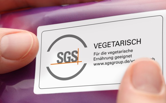Das Prüfinstitut SGS hat ein neues Zeichen für vegane und vegetarische Nahrungsmittel entwickelt. Es bietet Verbrauchern verlässliche Orientierung. Weiterer Text über ots und www.presseportal.de/nr/53817 / Die Verwendung dieses Bildes ist für redaktionelle Zwecke honorarfrei. Veröffentlichung bitte unter Quellenangabe: "obs/SGS Germany GmbH"