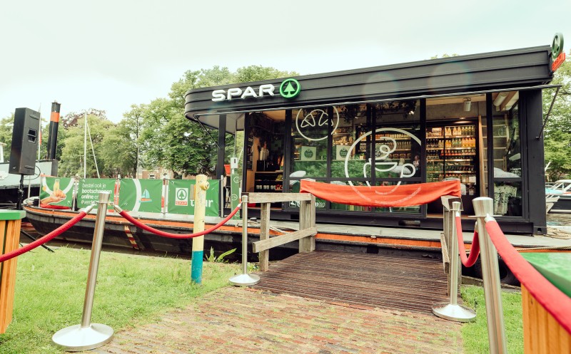 Artikelbild Spar segelt mit mobilem Mini-Store durch Friesland